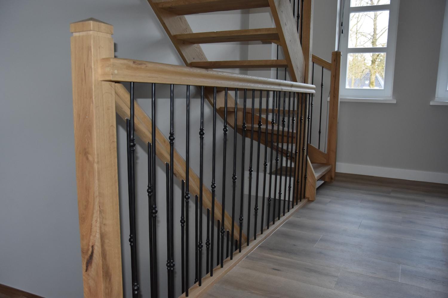 Vuren trap met onder en bovenkwart jgrny